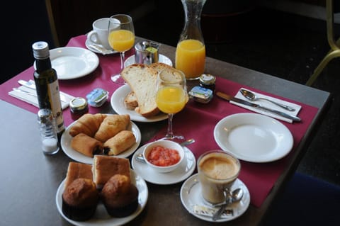 Food and drinks, Continental breakfast