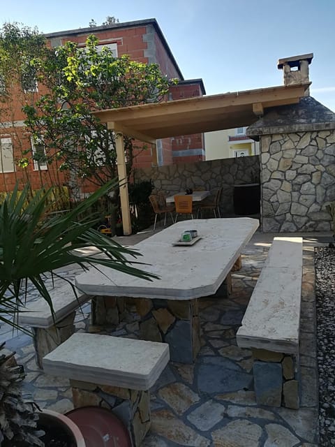 Patio, BBQ facilities, Garden