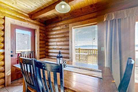 Cabin Overlooking The Harbor House in Garden City