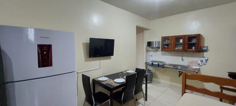 TV and multimedia, Kitchen or kitchenette, Dining area, Communal kitchen, minibar, stove