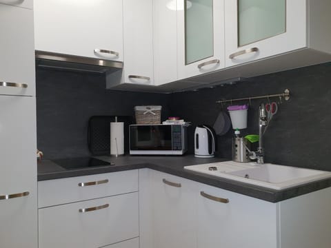 Coffee/tea facilities, Kitchen or kitchenette, On site