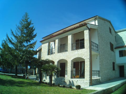 Property building, Day, Garden