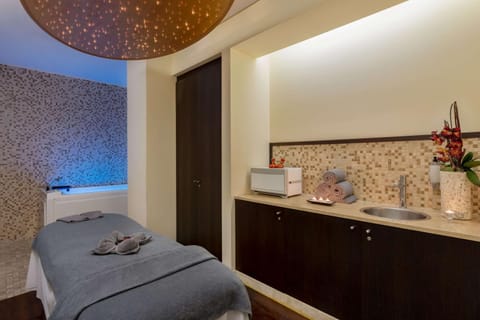 Massage, Spa and wellness centre/facilities