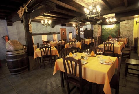 Restaurant/places to eat, Banquet/Function facilities