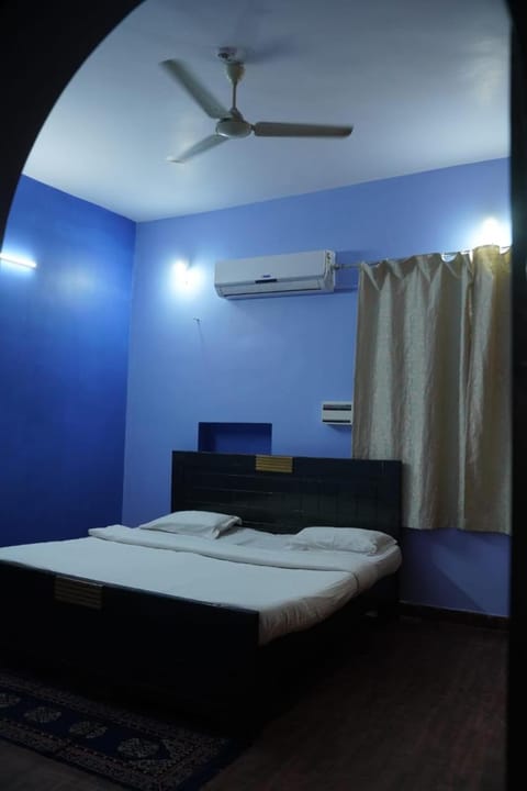 Bed, Photo of the whole room, Bedroom, air conditioner