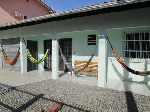 alugo esta linda e bem equipada casa em penha sc perto do beto carrero e da praia House in Penha