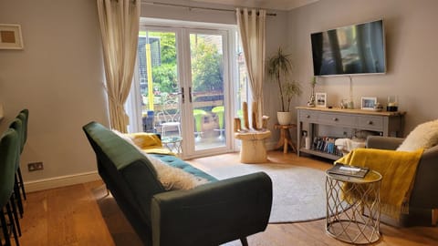 Three Bedroom Apartment by Beautiful Park Appartement in London Borough of Southwark