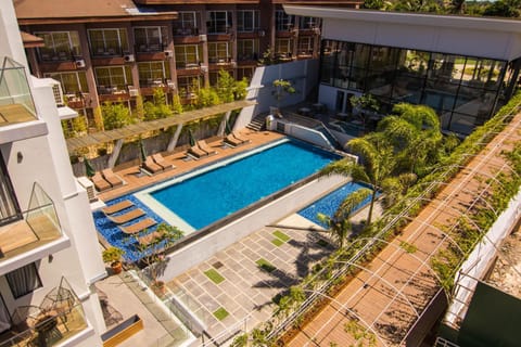 Bird's eye view, Pool view