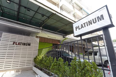 Platinum Deluxe Shopping Apartments Hostel in Bangkok