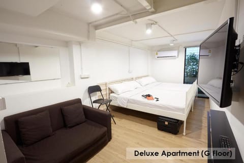 Platinum Deluxe Shopping Apartments Hostel in Bangkok