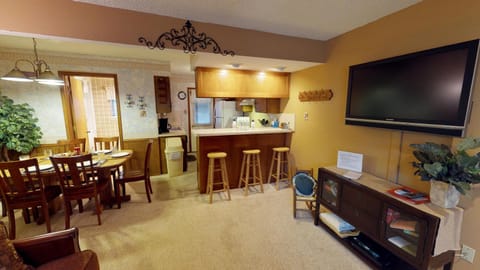 Grandview 11 Townhouse With High Speed Wifi Condo in Red River
