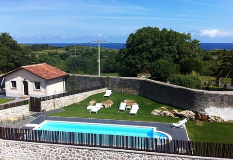 Day, Pool view