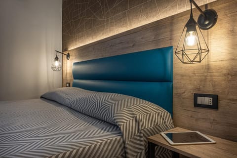 Bed, Other, Photo of the whole room, Decorative detail, Bedroom