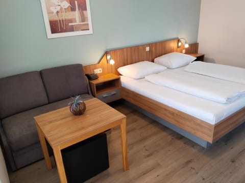 Bed, Photo of the whole room, Seating area