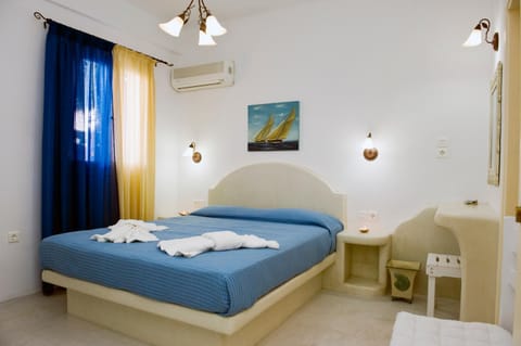 Veletas Rooms Apartment in Milos