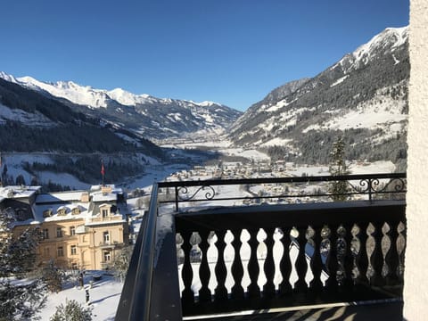 Restaurant/places to eat, Day, Natural landscape, Winter, View (from property/room), Balcony/Terrace, City view, Lake view, Landmark view, Mountain view