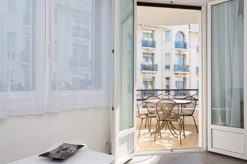 MARTINEZ AREA: NEW 2BEDS/2BATHS Apartment in Cannes