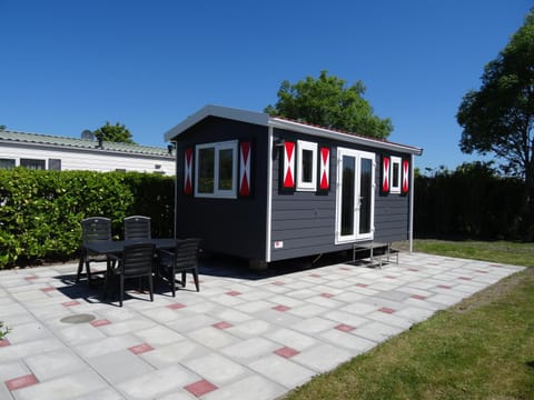 Tinyhouse Nature lodge in Oostkapelle