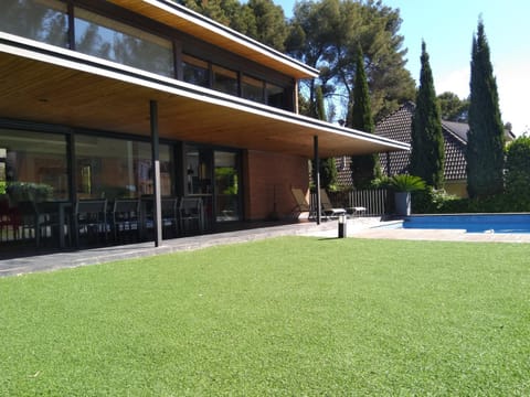 VILLA DEL BOSQUE Villa in Castelldefels