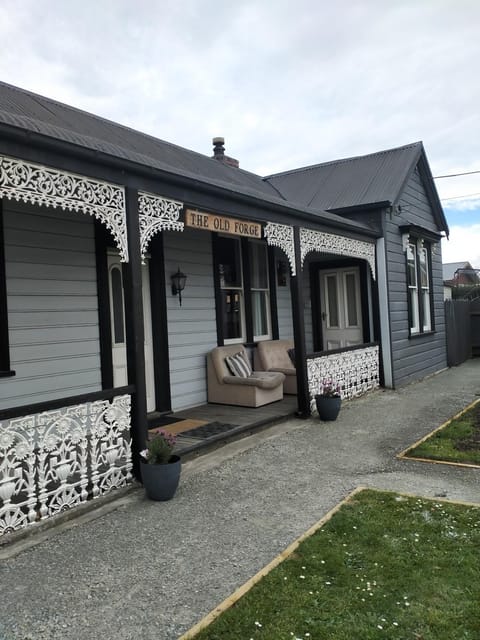 The Old Forge - an "Heritage' house House in Otago