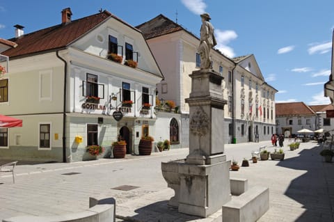 Facade/entrance, Area and facilities