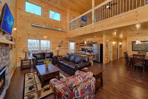 Alpine Pool Lodge House in Pigeon Forge