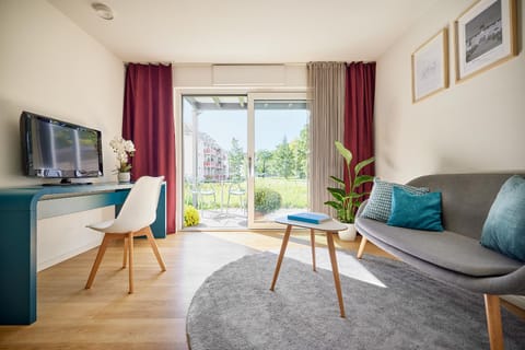 TV and multimedia, Balcony/Terrace, Living room, Seating area