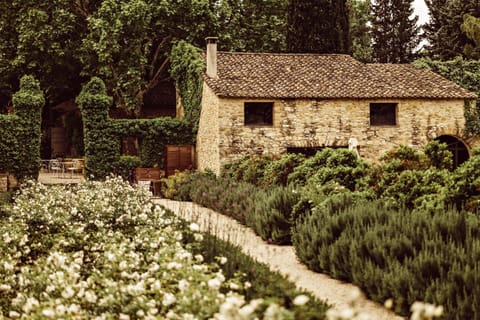 Property building, Spring, Day, Natural landscape, Garden, Garden view, Family