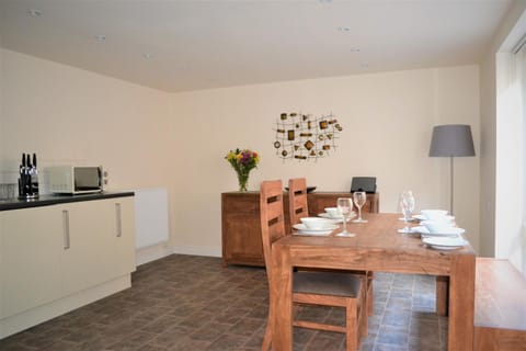 The Old Bottle Store - 2 Double Bedrooms, 2 Bathrooms, St Ives, Cambridgeshire Casa in South Cambridgeshire District