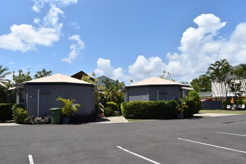 Wunpalm Motel & Cabins - Late check-in available Motel in Maroochydore