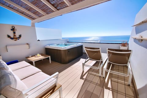 Hot Tub, Balcony/Terrace, Spa and wellness centre/facilities, Sea view, Swimming pool