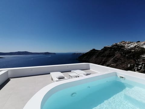 Hot Tub, Balcony/Terrace, Pool view, Sea view