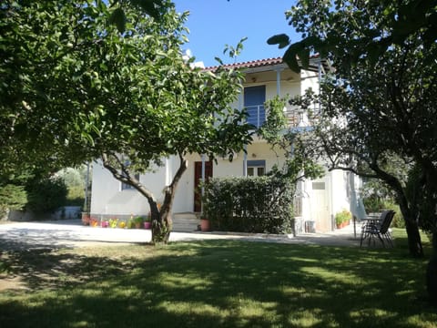 Property building, Facade/entrance, Garden