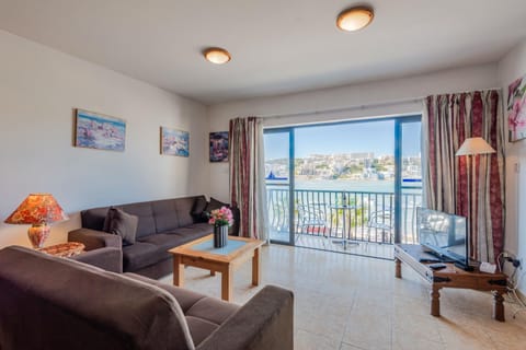 Harbour Lights seafront 2 bedroom apartments with panoramic sea views - by Getawaysmalta Eigentumswohnung in Saint Paul's Bay