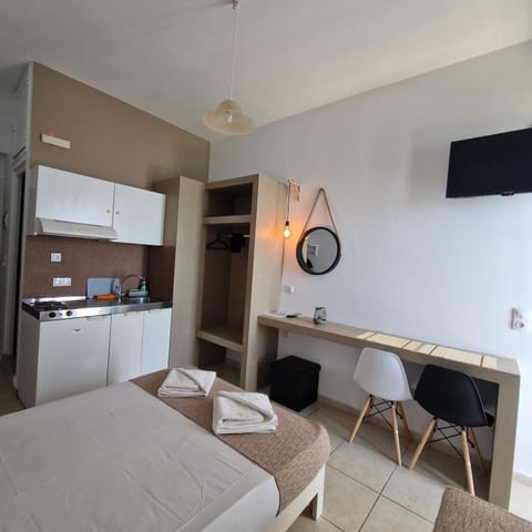 Edelweiss Rent Rooms-Rent a Car Apartment hotel in Crete