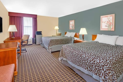 Days Inn & Suites by Wyndham Kalamazoo Motel in Portage