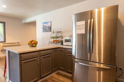 Communal kitchen, Breakfast