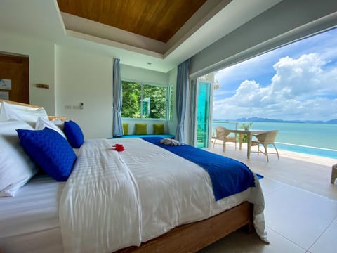 Bed, Natural landscape, View (from property/room), Balcony/Terrace, Photo of the whole room, Bedroom, Pool view, Sea view, Swimming pool, towels