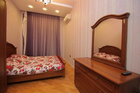 CENTR BAKU. 4 Bedrooms. Condo in Baku