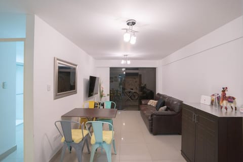 Communal lounge/ TV room, TV and multimedia, Living room, Seating area, Dining area