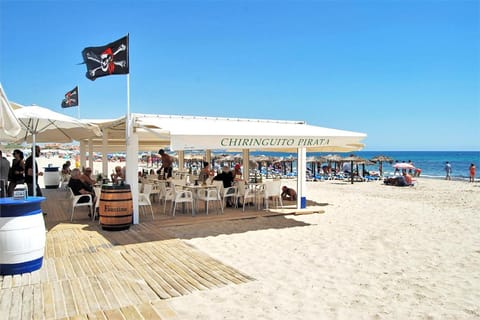 Restaurant/places to eat, Beach