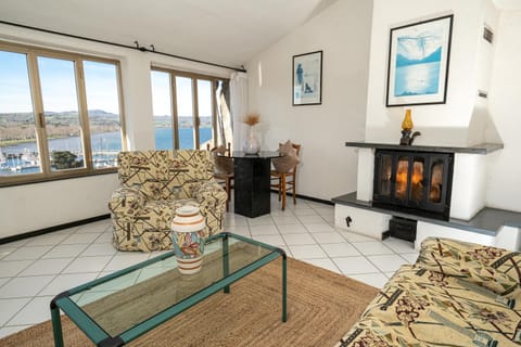 Nearby landmark, Lake view, Landmark view, Entertainment, Meals, flat iron, locker