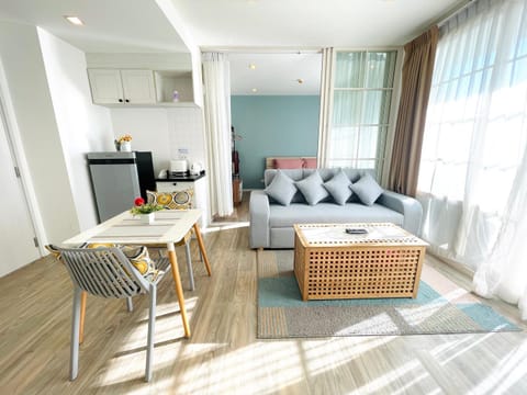 Summer Huahin 323,Near Beach&Cicada,Beautiful swimming pool Apartment in Nong Kae