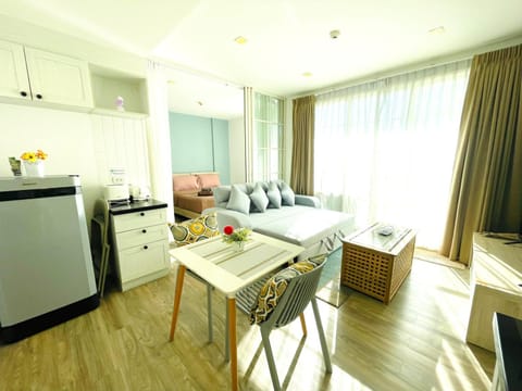 Summer Huahin 323,Near Beach&Cicada,Beautiful swimming pool Apartment in Nong Kae