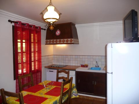 Dining area, kitchen