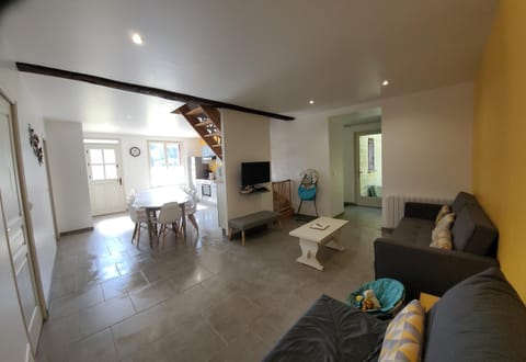 Communal lounge/ TV room, TV and multimedia, Living room, Seating area