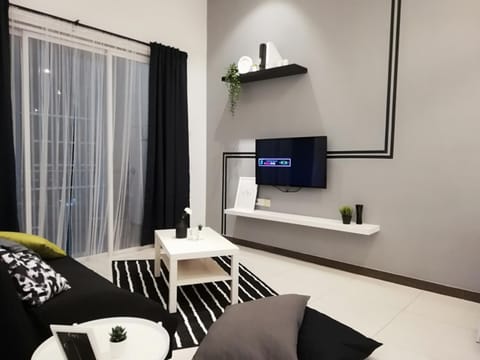 Puchong Skypod Residence, High Floor Balcony Unit, Walking Distance to IOI Mall, 10min Drive to Sunway Condominio in Subang Jaya