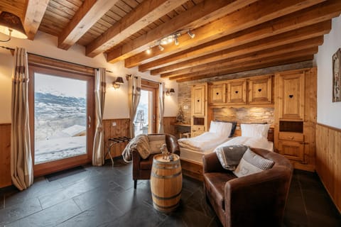 Bed, Natural landscape, Photo of the whole room, Bedroom, Mountain view