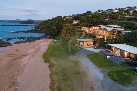 Golden Sand Beachfront Accommodation Condo in Northland