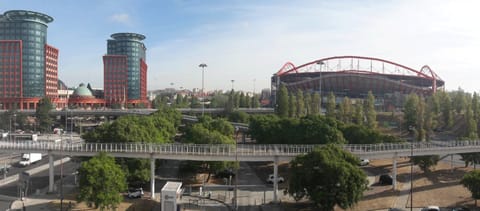 Bedroom, City view